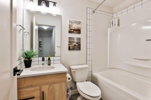 1271 Pacific Circle West, Lethbridge, AB - Indoor Photo Showing Bathroom