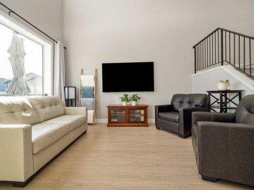 57 Goldenrod Place West, Lethbridge, AB - Indoor Photo Showing Living Room