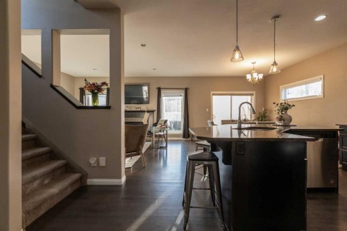 733 Twinriver Loop West, Lethbridge, AB - Indoor Photo Showing Kitchen With Upgraded Kitchen