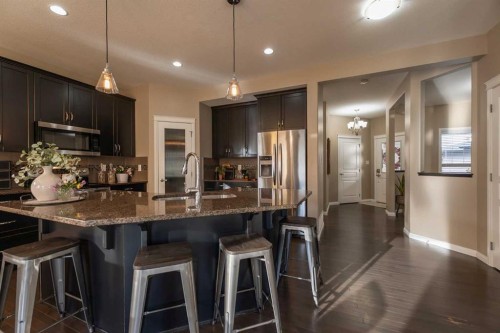 733 Twinriver Loop West, Lethbridge, AB - Indoor Photo Showing Kitchen With Upgraded Kitchen