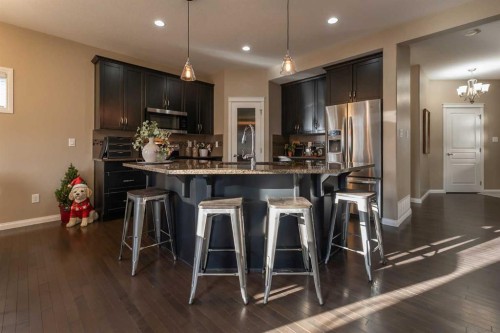 733 Twinriver Loop West, Lethbridge, AB - Indoor Photo Showing Kitchen With Upgraded Kitchen