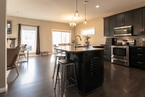 733 Twinriver Loop West, Lethbridge, AB - Indoor Photo Showing Kitchen With Upgraded Kitchen