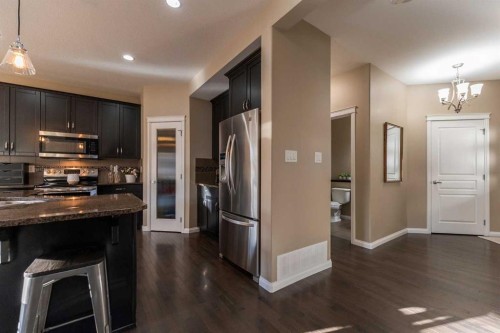 733 Twinriver Loop West, Lethbridge, AB - Indoor Photo Showing Kitchen
