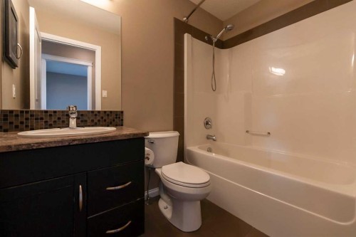 733 Twinriver Loop West, Lethbridge, AB - Indoor Photo Showing Bathroom