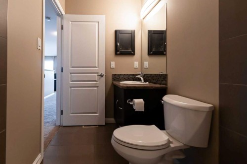 733 Twinriver Loop West, Lethbridge, AB - Indoor Photo Showing Bathroom