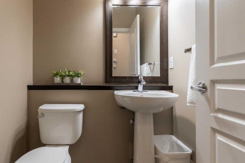 733 Twinriver Loop West, Lethbridge, AB - Indoor Photo Showing Bathroom