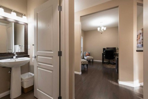 733 Twinriver Loop West, Lethbridge, AB - Indoor Photo Showing Bathroom