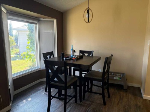 40 Cayuga Crescent West, Lethbridge, AB - Indoor Photo Showing Dining Room