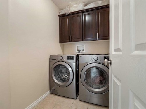 605 Couleecreek Place South, Lethbridge, AB - Indoor Photo Showing Laundry Room