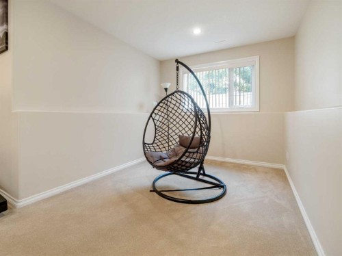 605 Couleecreek Place South, Lethbridge, AB - Indoor Photo Showing Other Room