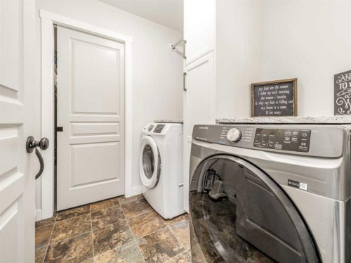 4421 40 Avenue South, Lethbridge, AB - Indoor Photo Showing Laundry Room