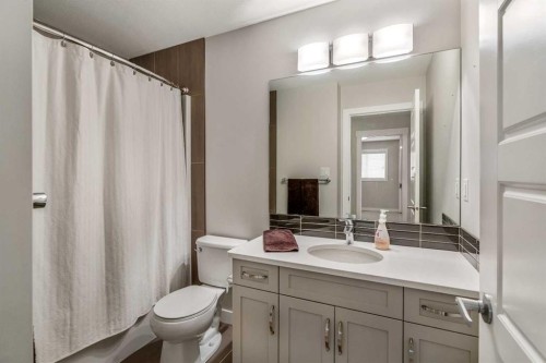 457 Westgate Crescent, Coaldale, AB - Indoor Photo Showing Bathroom