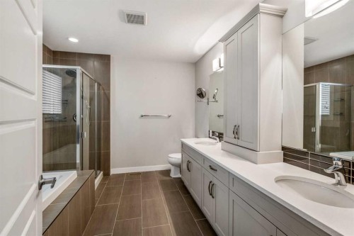 457 Westgate Crescent, Coaldale, AB - Indoor Photo Showing Bathroom