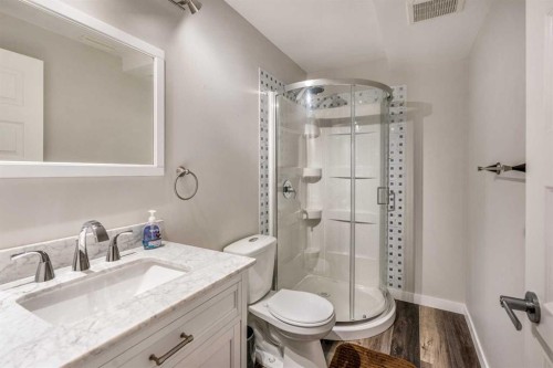 457 Westgate Crescent, Coaldale, AB - Indoor Photo Showing Bathroom