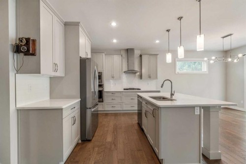 457 Westgate Crescent, Coaldale, AB - Indoor Photo Showing Kitchen With Double Sink With Upgraded Kitchen