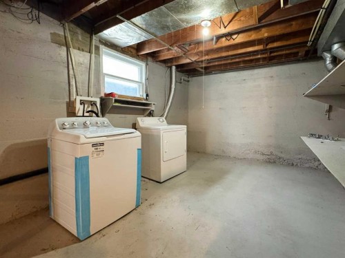 537 23 Street South, Lethbridge, AB - Indoor Photo Showing Laundry Room