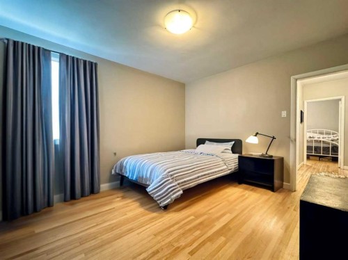 537 23 Street South, Lethbridge, AB - Indoor Photo Showing Bedroom