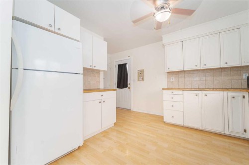 5202 44 Avenue, Taber, AB - Indoor Photo Showing Kitchen