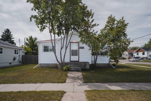 5202 44 Avenue  Taber, AB T1G 1B5
