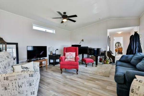 2037 Sunflower Crescent, Coaldale, AB - Indoor Photo Showing Living Room