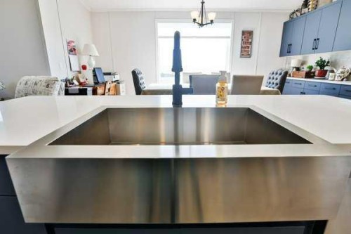 2037 Sunflower Crescent, Coaldale, AB - Indoor Photo Showing Kitchen