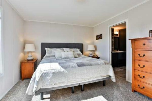 2037 Sunflower Crescent, Coaldale, AB - Indoor Photo Showing Bedroom