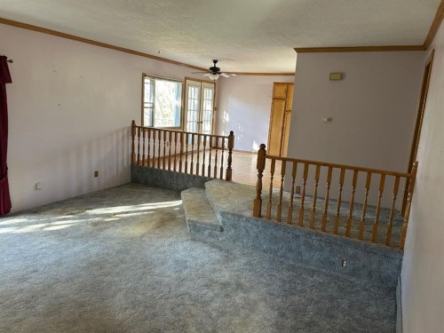 210 5 Street, Warner, AB - Indoor Photo Showing Other Room