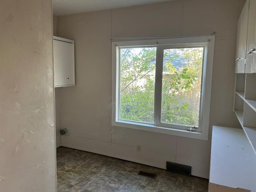 210 5 Street, Warner, AB - Indoor Photo Showing Other Room