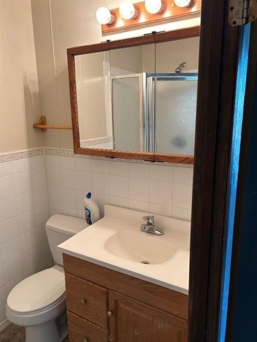 210 5 Street, Warner, AB - Indoor Photo Showing Bathroom