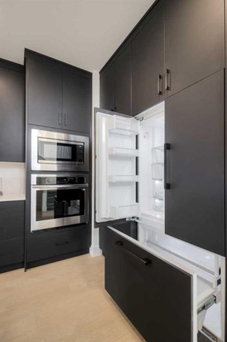 2545 16 Avenue North, Coaldale, AB - Indoor Photo Showing Kitchen