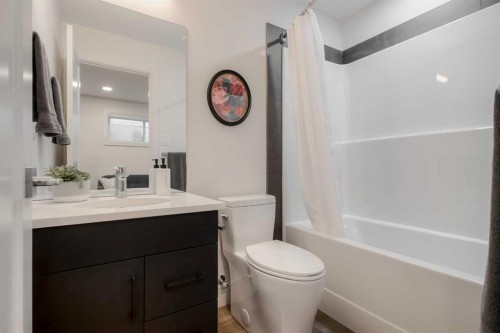 2545 16 Avenue North, Coaldale, AB - Indoor Photo Showing Bathroom