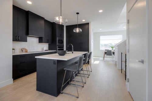 2545 16 Avenue North, Coaldale, AB - Indoor Photo Showing Kitchen With Upgraded Kitchen