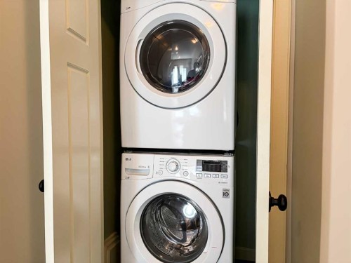244 Sixmile Common South, Lethbridge, AB - Indoor Photo Showing Laundry Room
