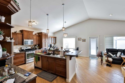 244 Sixmile Common South, Lethbridge, AB - Indoor Photo Showing Kitchen
