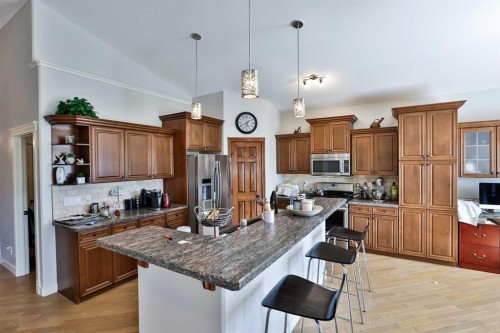 244 Sixmile Common South, Lethbridge, AB - Indoor Photo Showing Kitchen With Upgraded Kitchen