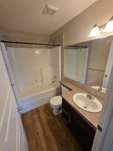 2216 18 Avenue, Coaldale, AB - Indoor Photo Showing Bathroom