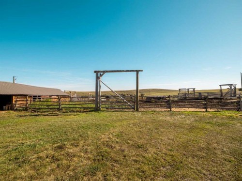 13042A 270 Range Road Range, Beazer, AB 