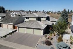 209 Coachwood Point WEST Lethbridge, AB T1K 6A7