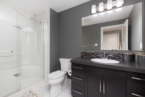 503 Keystone Chase West, Lethbridge, AB - Indoor Photo Showing Bathroom