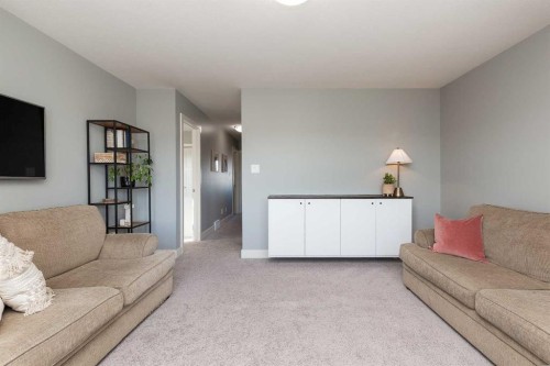 503 Keystone Chase West, Lethbridge, AB - Indoor Photo Showing Living Room