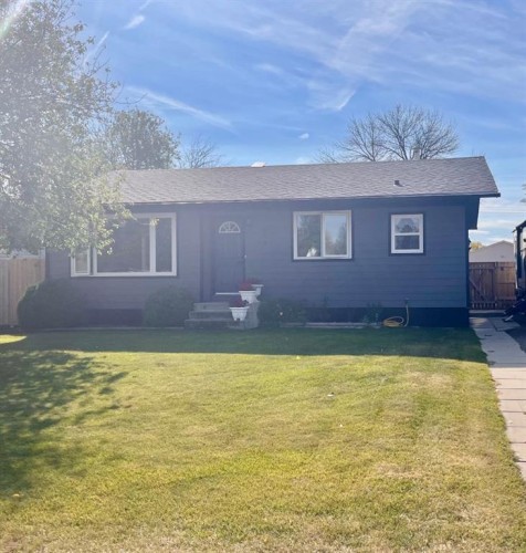 939 2Nd Avenue North, Vauxhall, AB - Outdoor