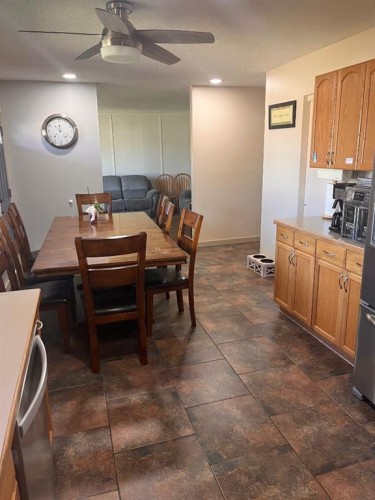 939 2Nd Avenue North, Vauxhall, AB - Indoor Photo Showing Dining Room