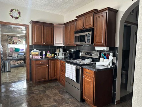 104 Chapman Avenue, Grassy Lake, AB - Indoor Photo Showing Kitchen