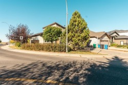 609 Sunridge Crescent WEST Lethbridge, AB T1J 0T3