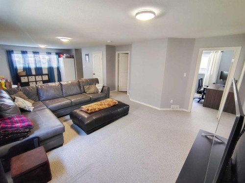 414 10A Street, Nobleford, AB - Indoor Photo Showing Living Room