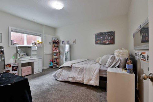 21 Riverford Close West, Lethbridge, AB - Indoor Photo Showing Bedroom