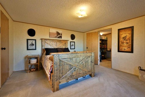 225075 Twp Rd 55, Magrath, AB - Indoor Photo Showing Bedroom
