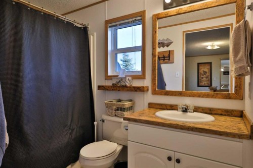 225075 Twp Rd 55, Magrath, AB - Indoor Photo Showing Bathroom