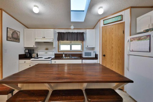 225075 Twp Rd 55, Magrath, AB - Indoor Photo Showing Kitchen With Double Sink