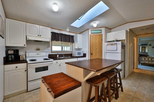 225075 Twp Rd 55, Magrath, AB - Indoor Photo Showing Kitchen
